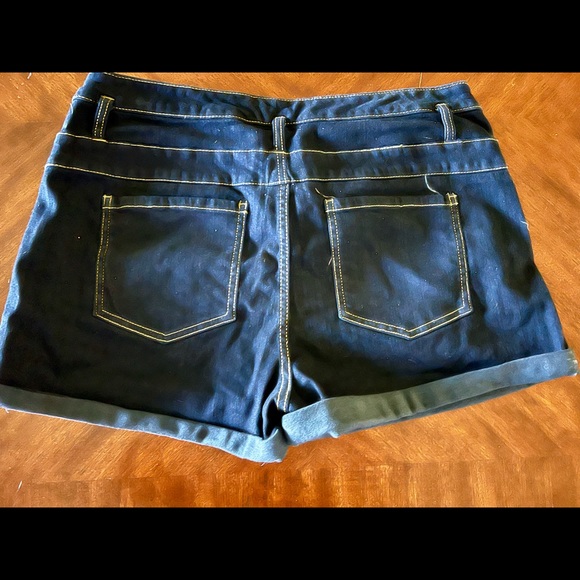 Jean short - Picture 3 of 4